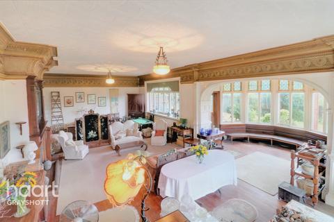 5 bedroom country house for sale - Portsmouth Road, Hindhead