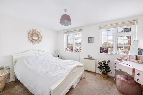 47 Cromwell Close, London, W3 6BN