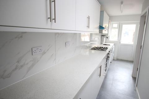 4 bedroom terraced house to rent - The Drive, FELTHAM, Greater London, TW14