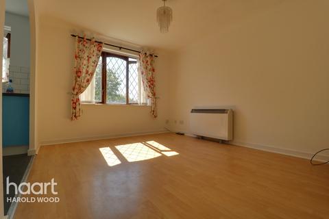 20 Jacobs Avenue, Harold Wood, Romford, RM3 0WR