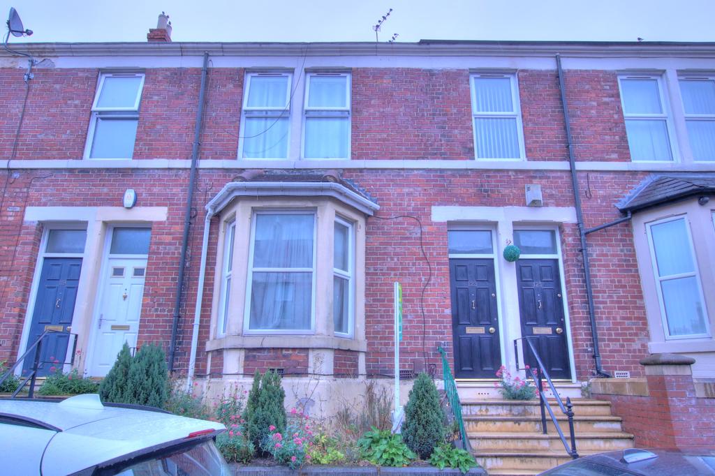 Windsor Avenue, Gateshead, NE8 3 bed flat £625 pcm (£144 pw)