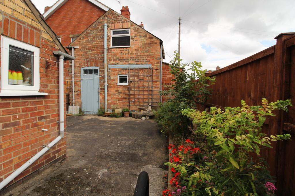 Love Lane, Gainsborough 3 bed semidetached house £165,000