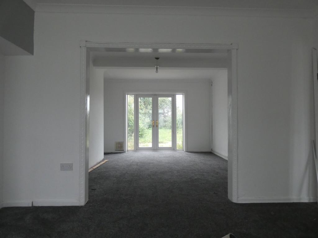 10 Abbey Road, Kenfig Hill, Bridgend... 3 bed semidetached house £
