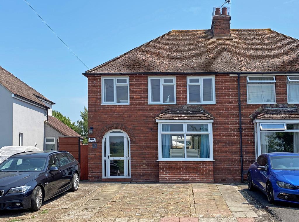 New Winchelsea Road, Rye, East Sussex TN31 7TA 3 bed semidetached