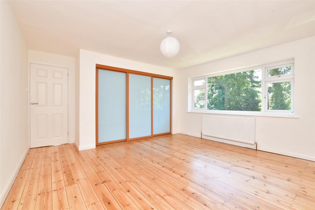 Somers Road Reigate RH2 2 bed £1,200 pcm (£277 pw)