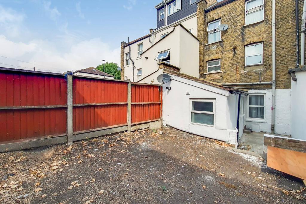 Neville Road, Forest Gate, London, E7 1 bed flat £300,000