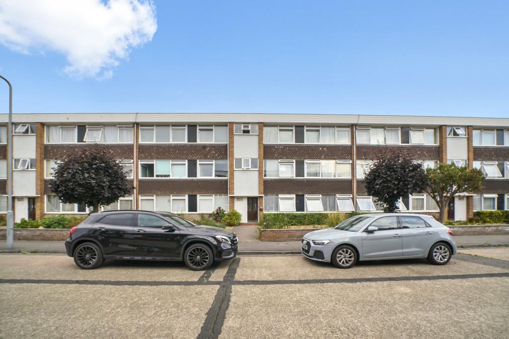 Barton Meadows, Barkingside 2 bed flat for sale £300,000
