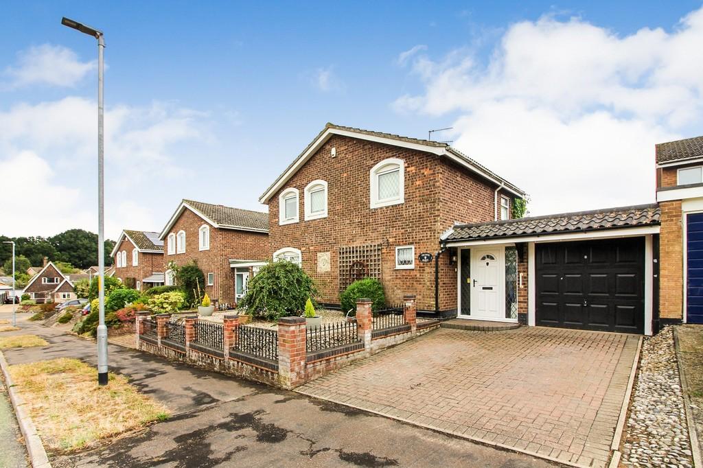 Proctor Road, Chedgrave, Norwich 3 bed link detached house £335,000