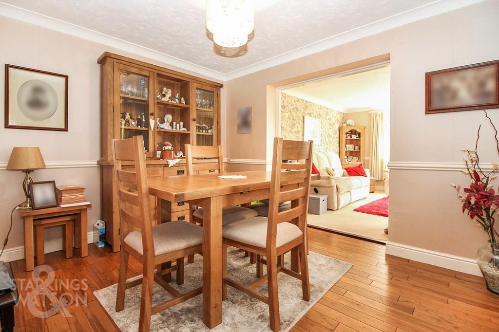 Proctor Road, Chedgrave, Norwich 3 bed link detached house £335,000
