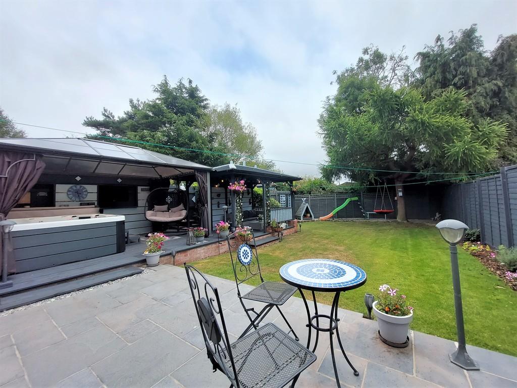 Racecourse Road, East Ayton 3 bed detached house £365,000