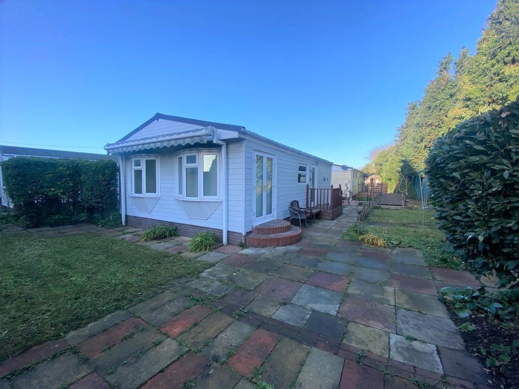 Longcroft Drive, Waltham Cross 2 bed mobile home for sale £130,000
