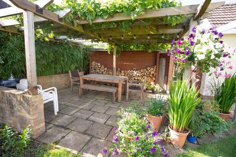 1 Barcroft Crescent, Wrantage, Taunton, TA3 6DD