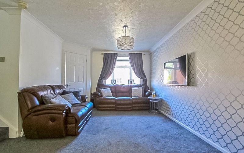 Yale Drive, Wednesfield, Wolverhampton 3 bed detached house £300,000