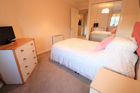 1 bedroom retirement property for sale, King Georges Close, Rayleigh, SS6