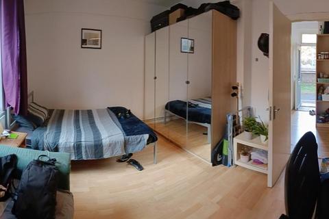 2 bedroom flat to rent, Matilda House, St Katherines Way, Wapping, London, E1W 1LF