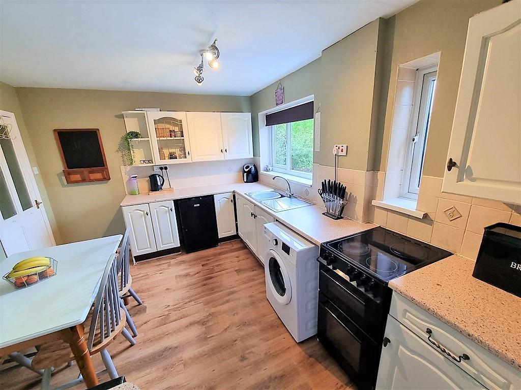 Newlands Road, Leominster, Herefordshire, HR6 8HN 3 bed terraced house