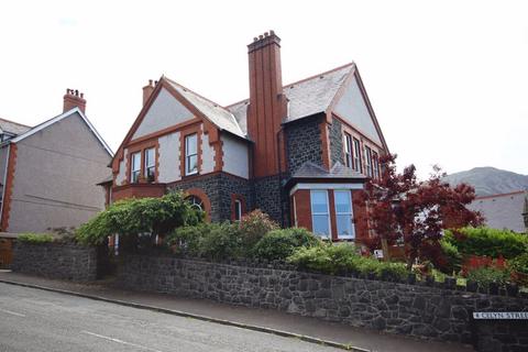 6 bedroom semi-detached house for sale, Celyn Street, Penmaenmawr