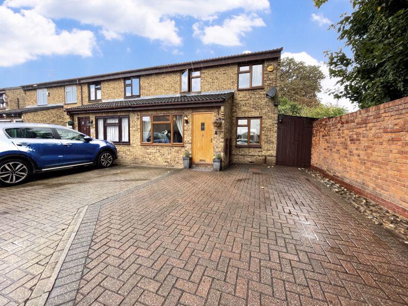 St. Pauls Place, Aveley, Essex 3 bed end of terrace house £400,000