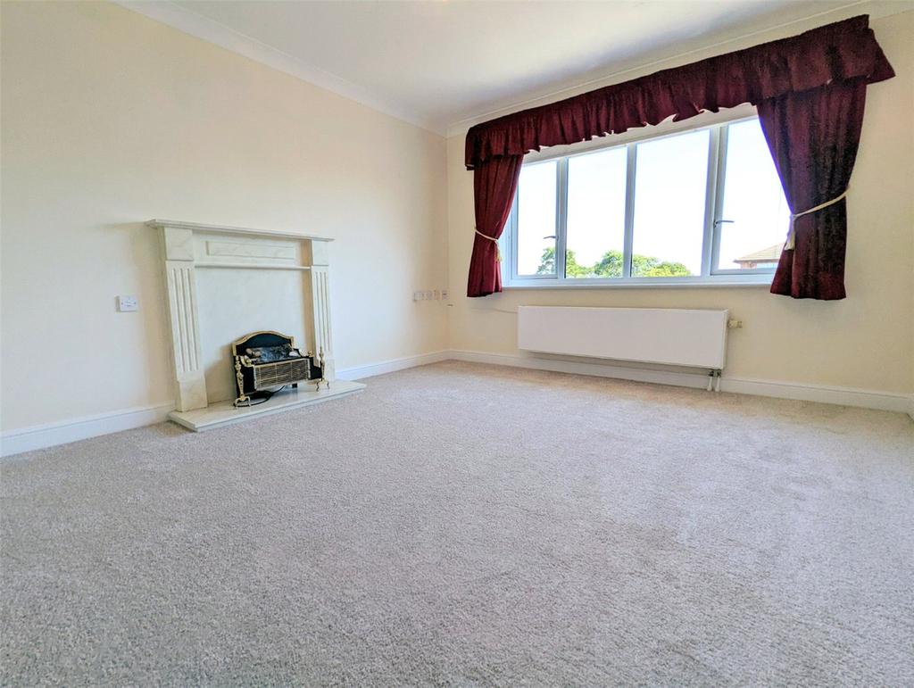 Lindsay Road, Poole, BH13 2 bed apartment £285,000