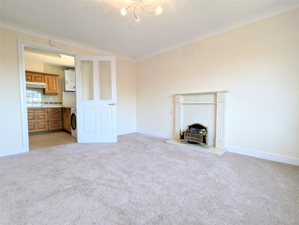 Lindsay Road, Poole, BH13 2 bed apartment £285,000