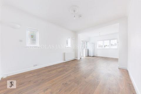 5 bedroom detached house to rent, Underne Avenue, Southgate, London N14