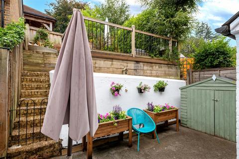 8 Lesbourne Road, Reigate, RH2 7JP