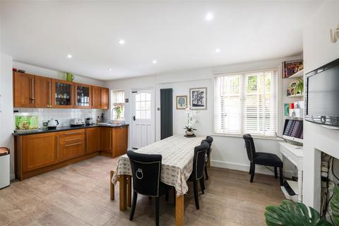 8 Lesbourne Road, Reigate, RH2 7JP