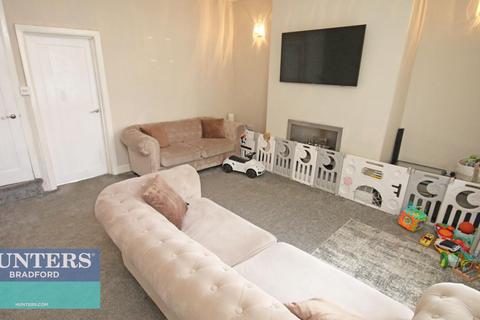 6 Ashmount, Bradford, BD7 3BH