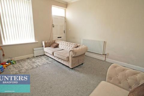 6 Ashmount, Bradford, BD7 3BH
