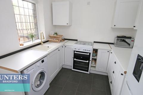 6 Ashmount, Bradford, BD7 3BH