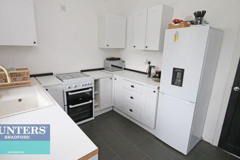 6 Ashmount, Bradford, BD7 3BH