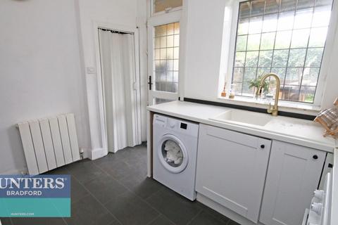 6 Ashmount, Bradford, BD7 3BH