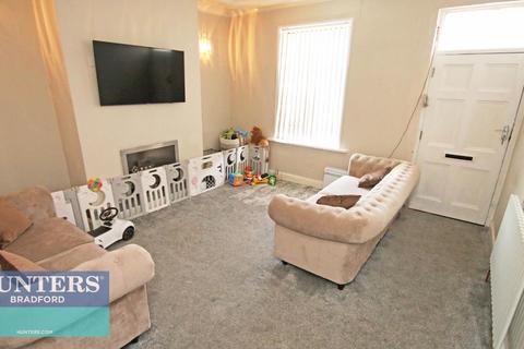 6 Ashmount, Bradford, BD7 3BH