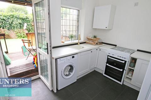 6 Ashmount, Bradford, BD7 3BH