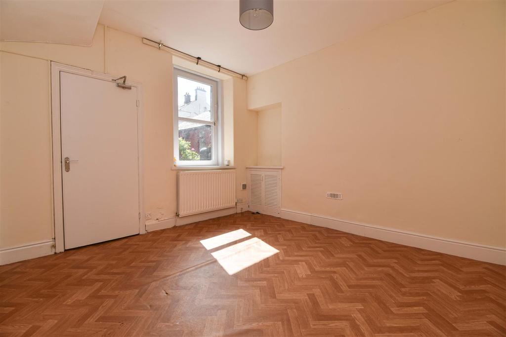 Musgrave Street, Penrith 5 bed terraced house £850 pcm (£196 pw)