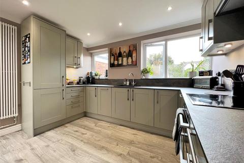 9 Cliffe Way, Warwick, CV34 5JF