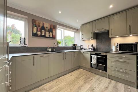 9 Cliffe Way, Warwick, CV34 5JF