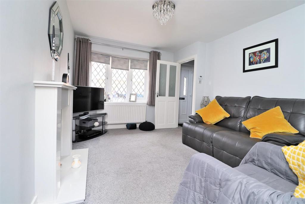 Ruskin Close, Galley Common, Nuneaton 2 bed semidetached house £795 pcm (£183 pw)