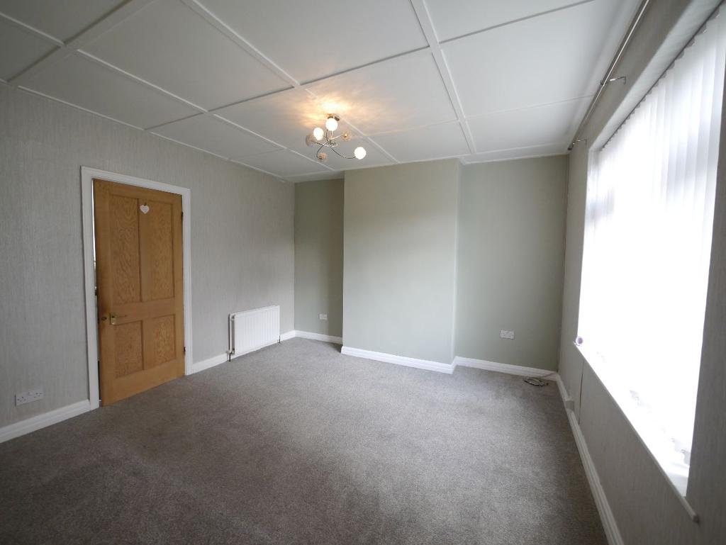 Willow Avenue 3 bed terraced house £700 pcm (£162 pw)