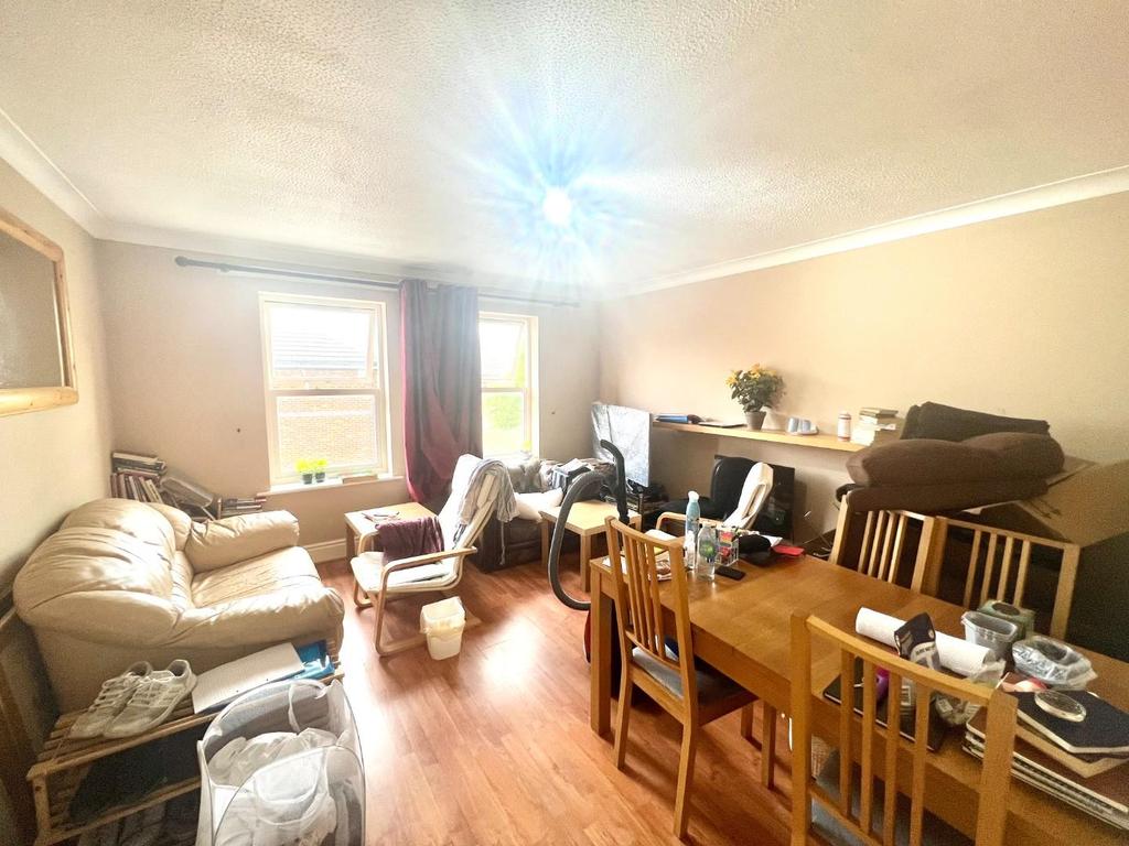 Nicholas Gardens, York 2 bed flat £1,000 pcm (£231 pw)