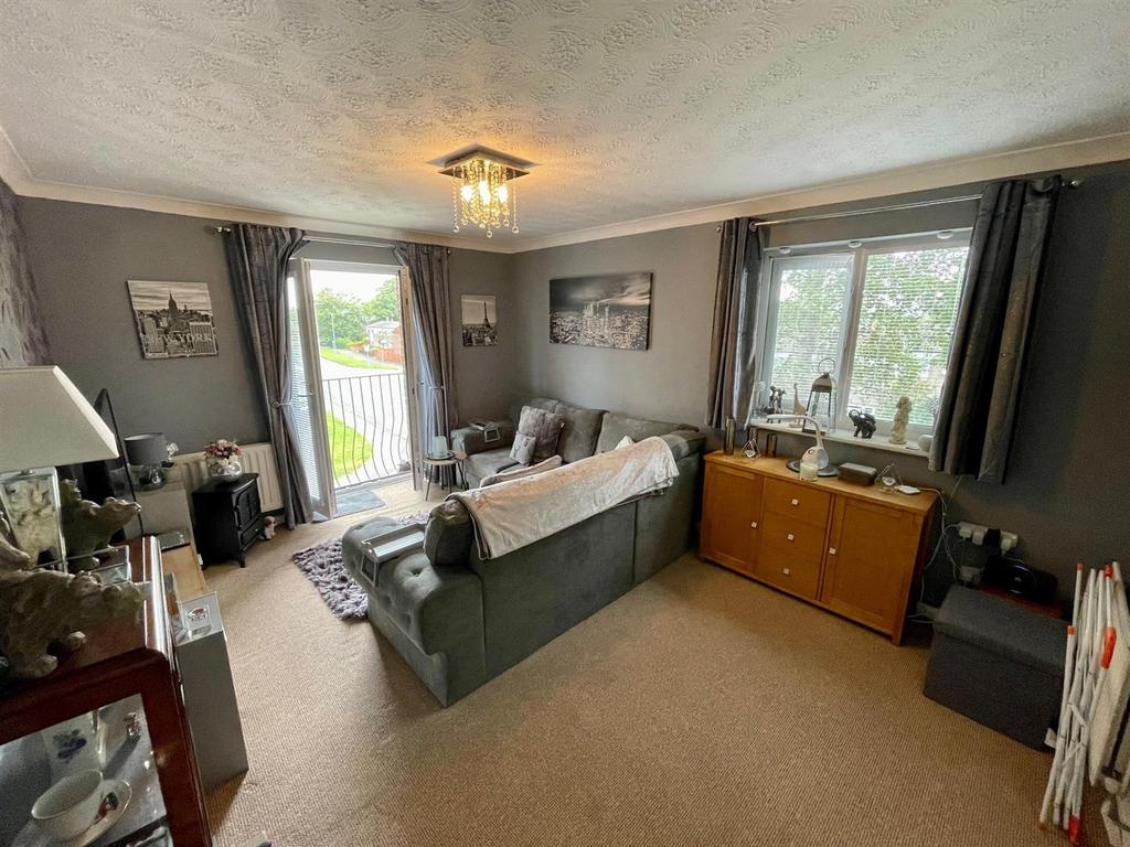 Drummond Way, Macclesfield 2 bed flat £145,750