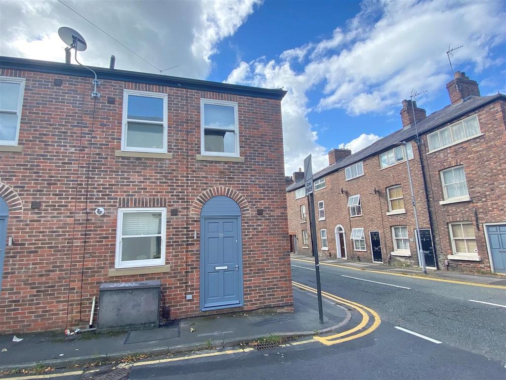 Pierce Street, Macclesfield 2 bed end of terrace house £170,000
