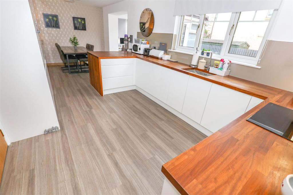 Somerville Way, Glenrothes 5 bed detached house £289,995