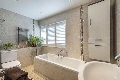 Hartland The Green, Peters Green, Luton, LU2 9QL