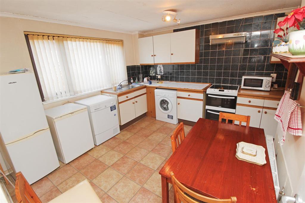 Walbrook Avenue, Springfield, Milton Keynes 3 bed terraced house for sale £315,000