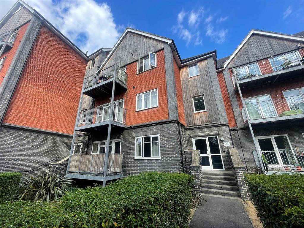 Millward Drive, Bletchley, Milton Keynes 2 bed apartment to rent £1,200 pcm (£277 pw)