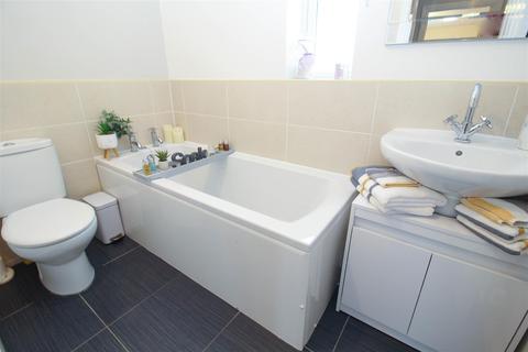 3 bedroom house for sale - Bayfield, West Allotment, Newcastle Upon Tyne