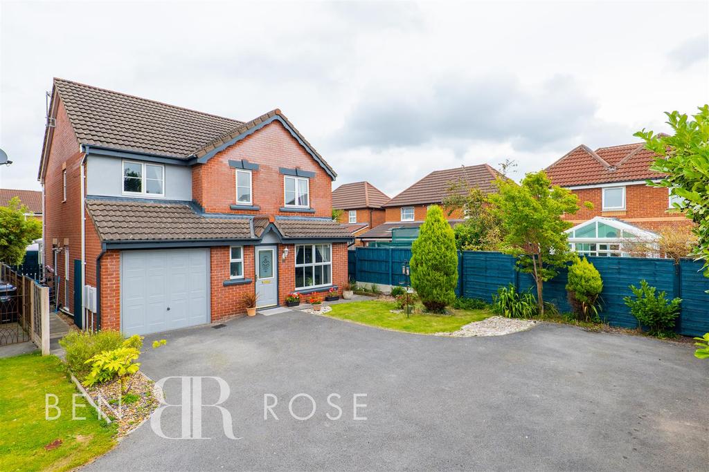 Muirfield Close, Euxton, Chorley 4 bed detached house £339,995