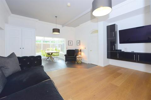 2 bedroom apartment for sale - The Woodlands, Abbey Foregate, Shrewsbury