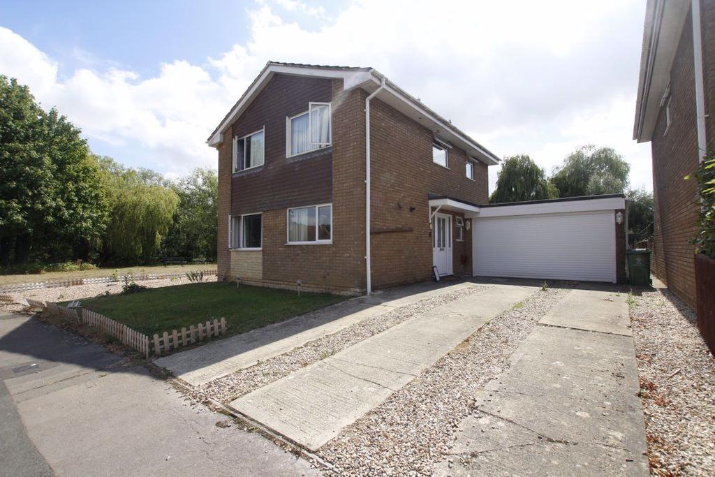 Eastmere, Swindon 4 bed house £1,800 pcm (£415 pw)